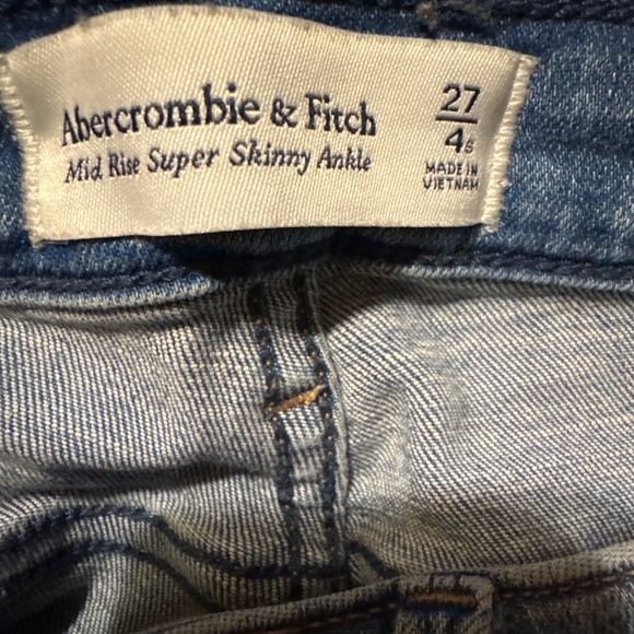 27 short Abercrombie & Fitch “mid rise super skinny ankle” - Picture 3 of 5